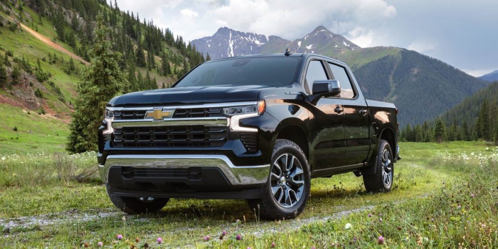 Image of a Chevrolet truck in the mountains